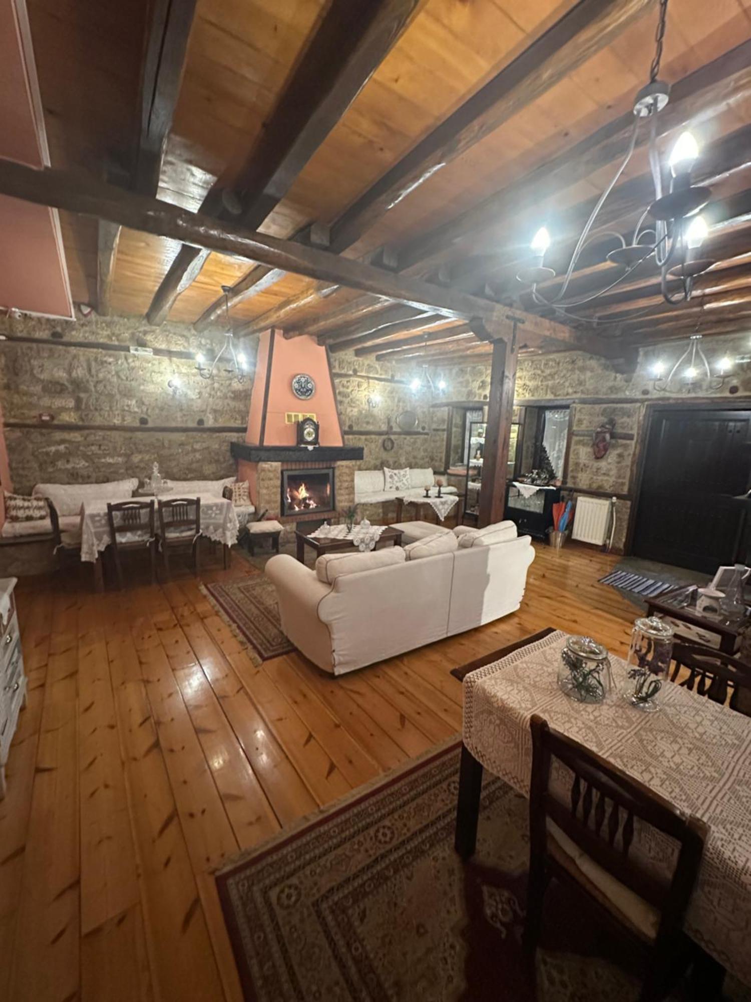 Varosi Guesthouse إذيسا المظهر الخارجي الصورة
