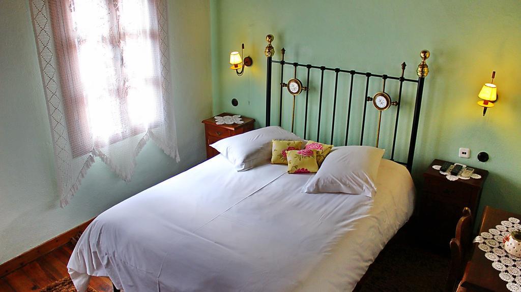 Varosi Guesthouse إذيسا الغرفة الصورة