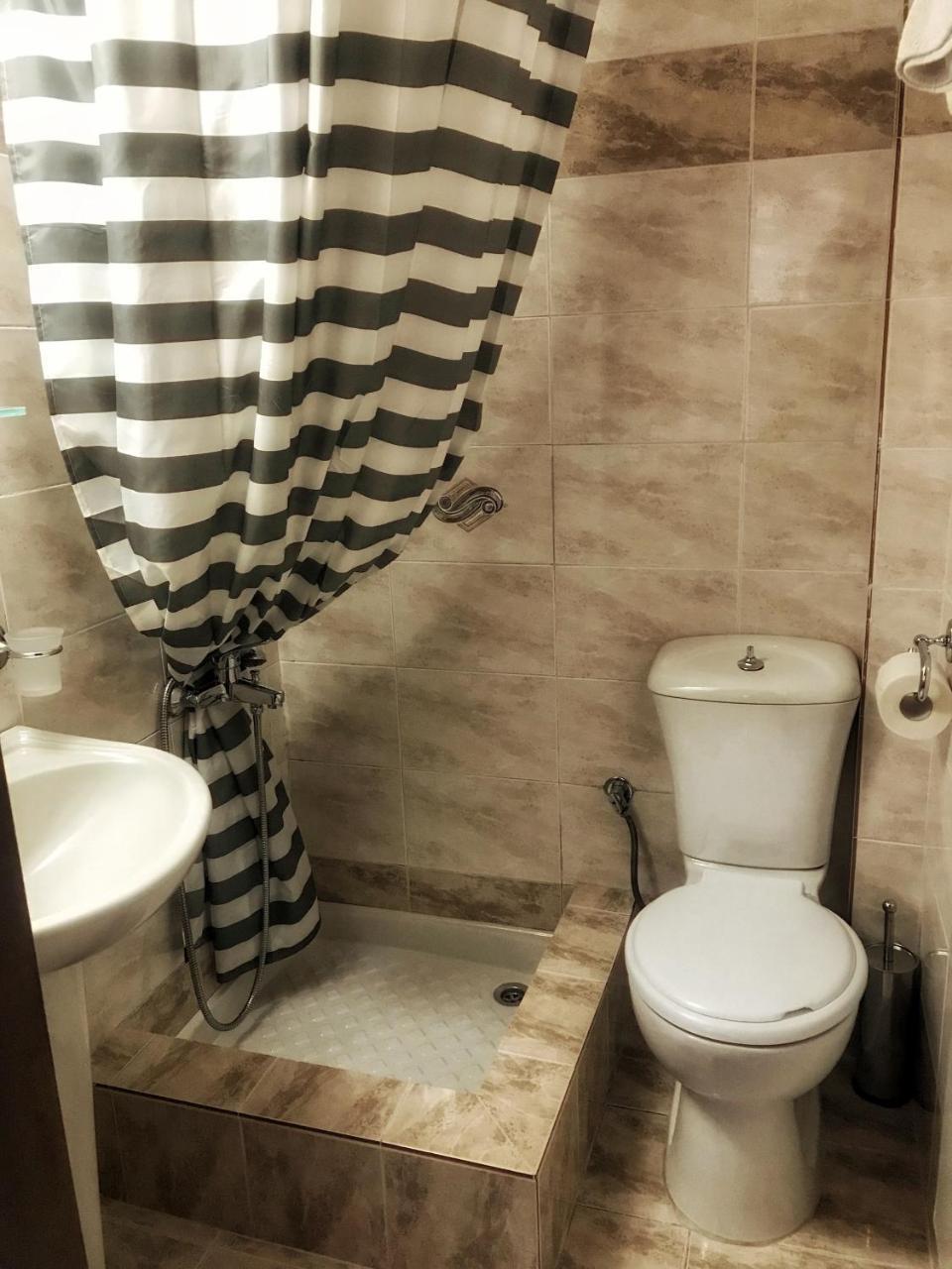 Varosi Guesthouse إذيسا المظهر الخارجي الصورة